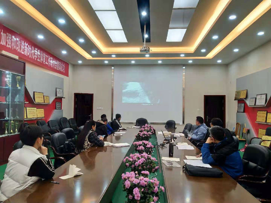 2120.3.29必赢242net官网党委中心组理论学习观看《永葆初心:习近平讲述百年征程》.jpg